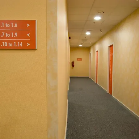 布达佩斯奥克特宫便捷酒店