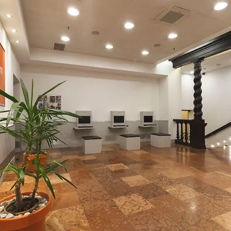 Easyhotel Oktogon 3* Budapest