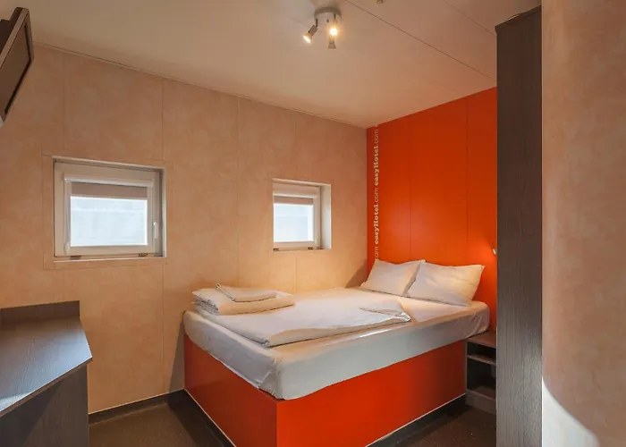 Easyhotel Oktogon 3*