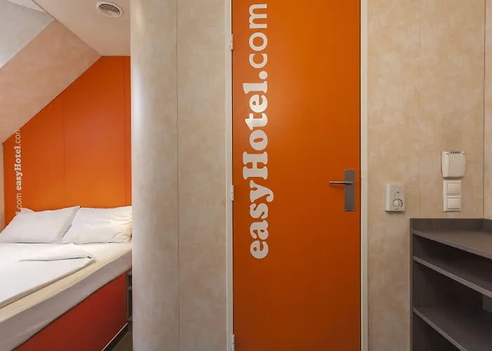 Отель Easyhotel Oktogon 3*