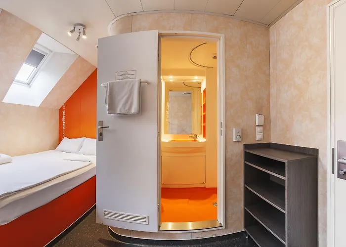 Отель Easyhotel Oktogon 3*