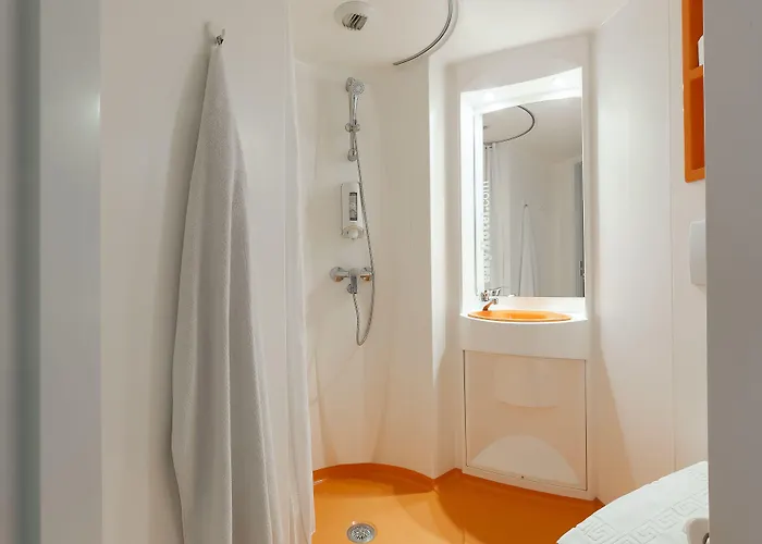 Easyhotel Oktogon 3*