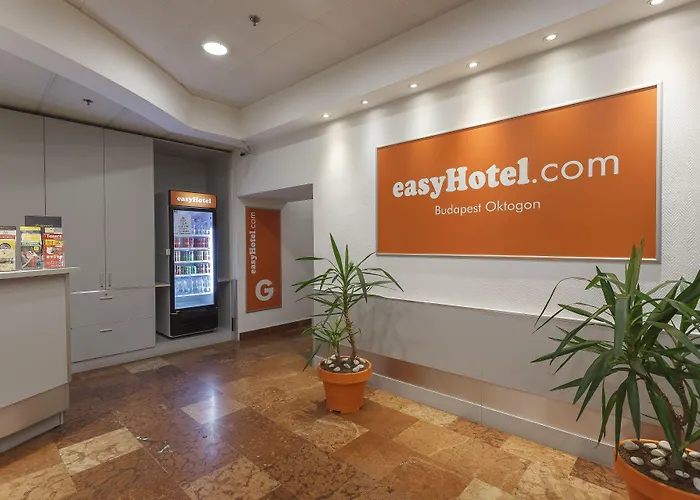 Отель Easyhotel Oktogon 3*