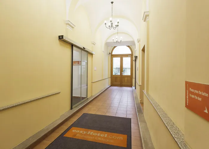 Easyhotel Oktogon Отель